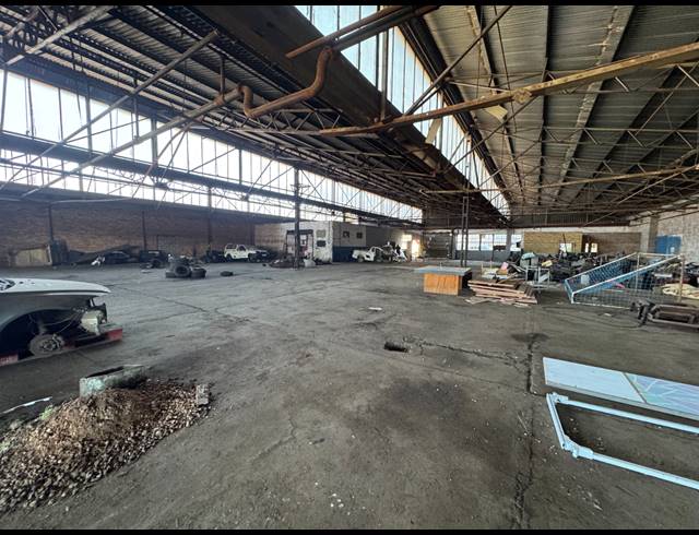 1,799M² WAREHOUSE TO LET IN NEWLANDS